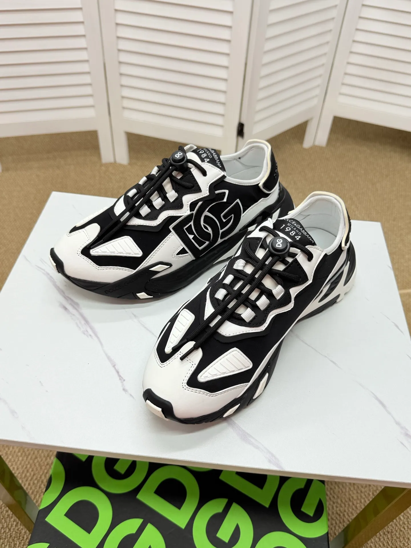 Men's clothing and shoes 260. The latest sports and casual shoes for couples (DG) are fashionable and versatile, and can add luster to various looks. Create an exquisite design with unique dynamic vitality and modern atmosphere, showing modern elegance. Size: 35-46 (custom-made sizes 45 and 46 are non-refundable) Se
